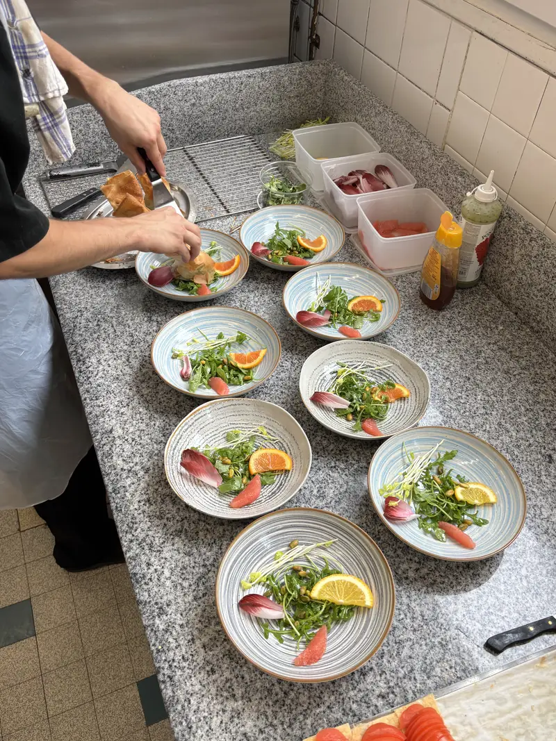 Dressage des entrées en cuisine pour une prestation traiteur