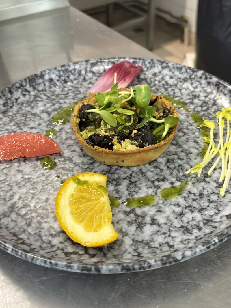 Tartelette en entrée, dressage à l'assiette