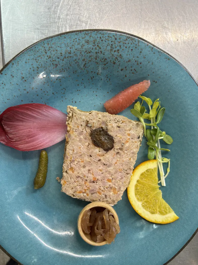 Terrine de canard et pruneaux faite maison
